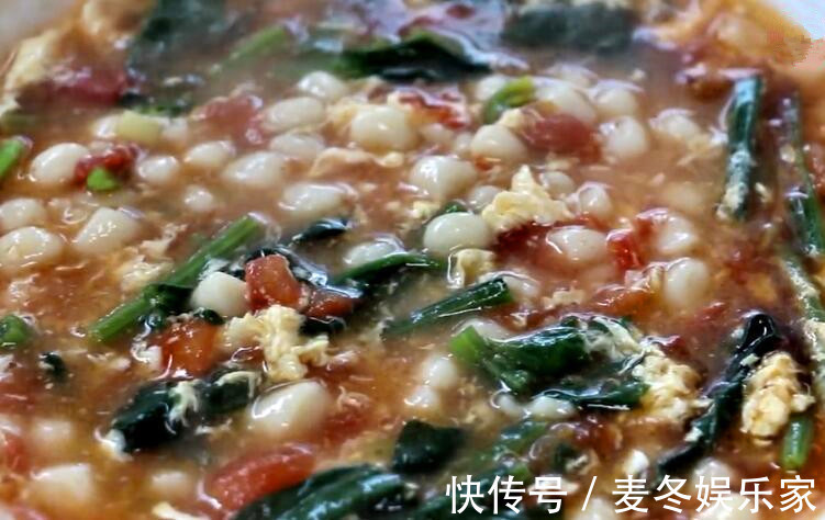 做疙瘩汤时，不要直接搅疙瘩，教你2个技巧，疙瘩又小又圆，好看