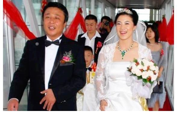 女单|她曾24次夺世界冠军，差点因癌症提前退役，后嫁富豪转型当董事长