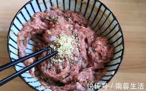 白菜猪肉水饺这样做才好吃,薄皮大馅,不破皮不露馅,做法简单