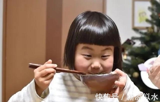 小m|人类幼崽有多可爱？这坑娃的妈给女儿拍了近千张“丑照”