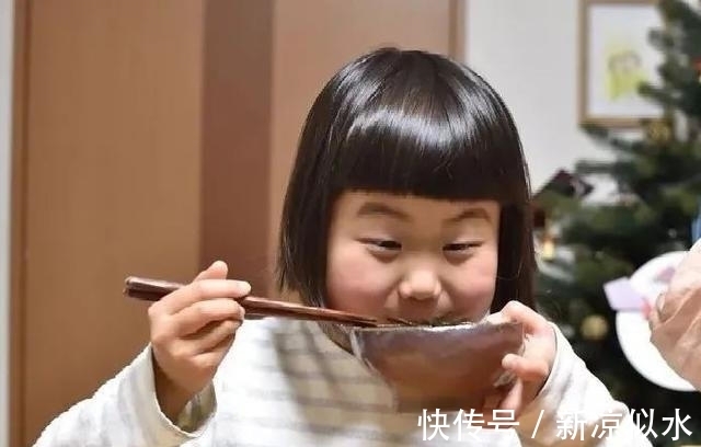 小m|人类幼崽有多可爱?这坑娃的妈给女儿拍了近千张“丑照”