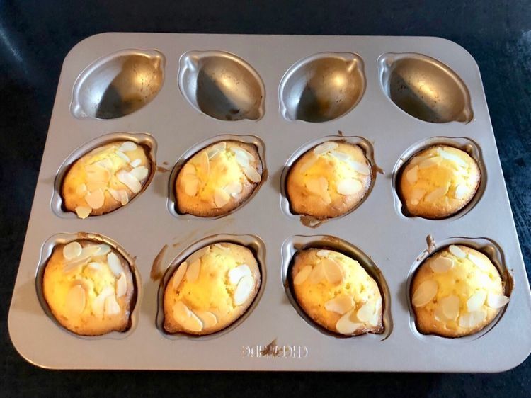 吃一口就上瘾的柠檬小蛋糕，松软湿润，清新味道好