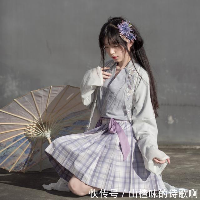 继“汉服lo”之后，jk又和汉服“搞”到了一起，破产少女又心动了