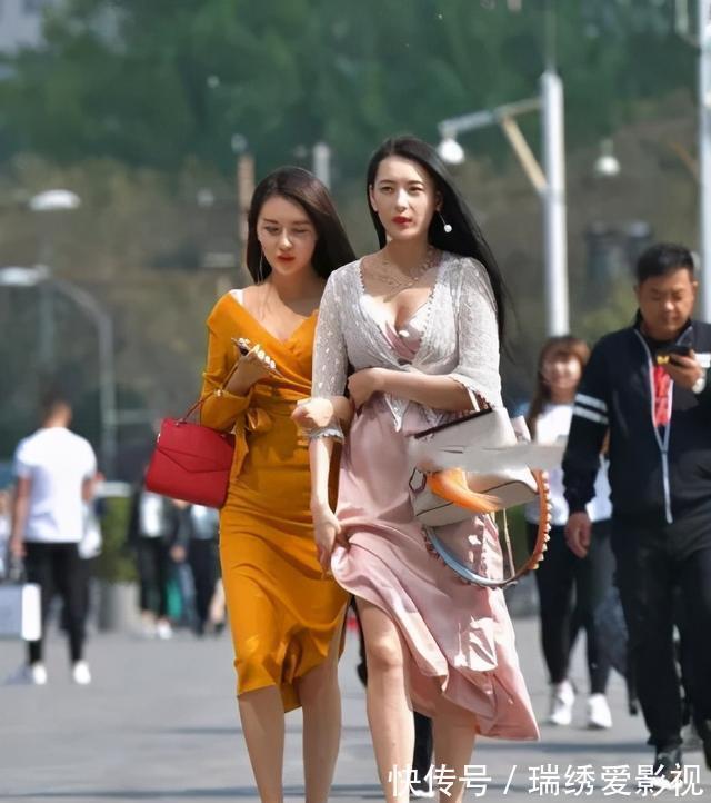 修身裙|明黄色v领修身裙配鲜红色手袋,简洁大方,时尚大气
