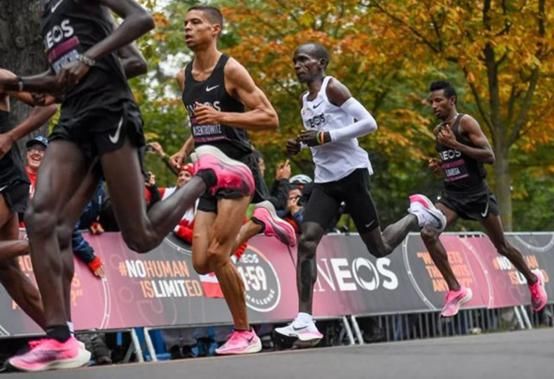 从专业到休闲，厚底跑鞋究竟魔力何在？