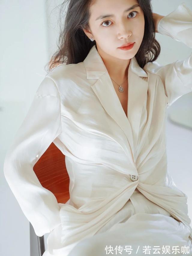 套路 入秋必备的3件衣,囊括时尚博主90%的穿衣套路,适合气质型女人