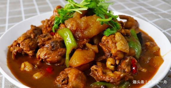 聪明人炖鸡肉从不焯水,学会这样做,汤汁浓郁又下饭,太解馋啦