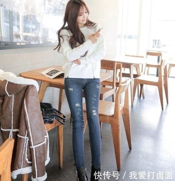 紧身牛仔裤|身材紧致的牛仔裤美女,充满青春活力,气场十足