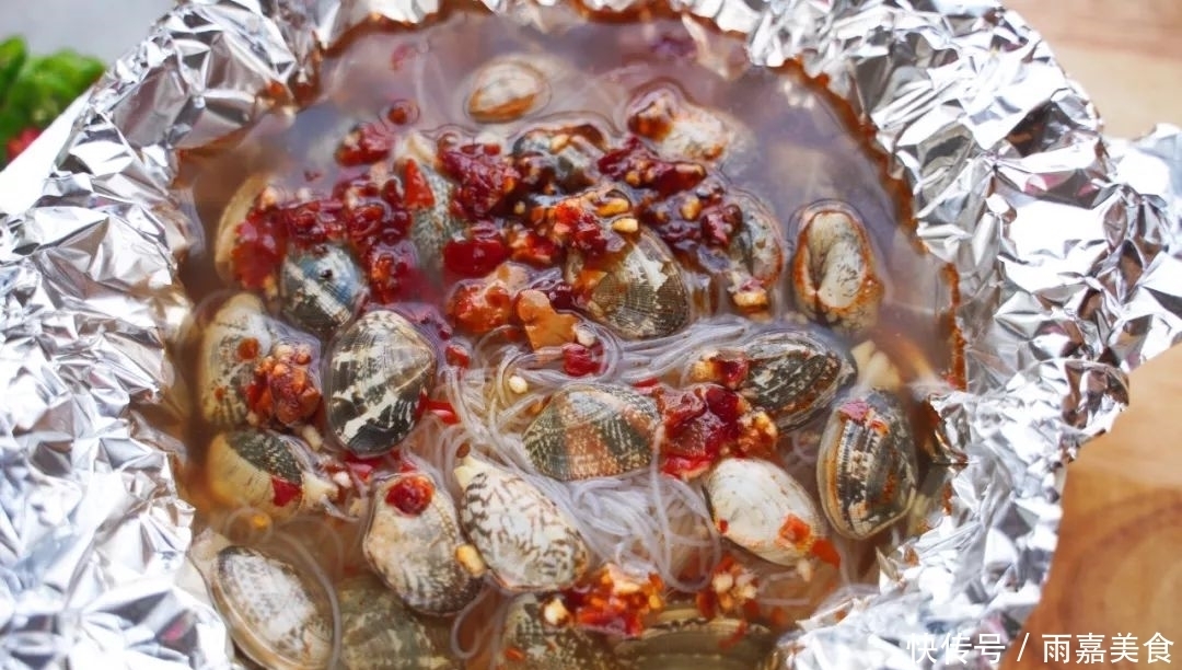  不愧是逛夜市必点小吃，香辣爽口，鲜美十足，好吃到舔壳！