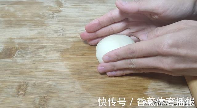 牛舌状|第一次用开水烫面做口袋饼,没想到这么简单,凉了也不硬,真好吃