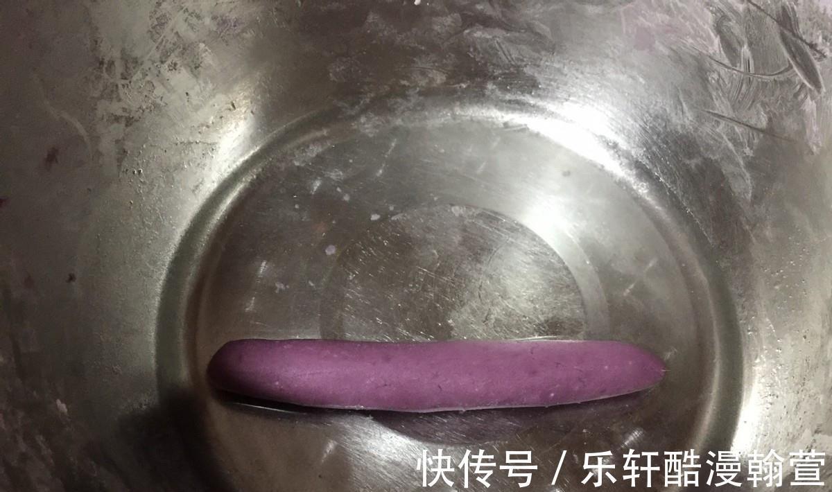 美味|紫薯营养丰富，搭配满满的芝麻，炸出美味的小吃