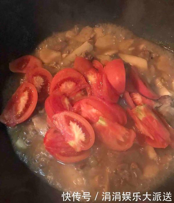 西红柿的黄金搭档不是鸡蛋!而是没人关注的它,强壮筋骨,长高个