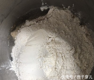 全麦葡萄干软欧包