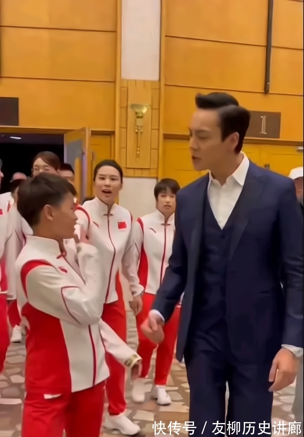 跟陈伟霆混熟！全红婵对着男神做手势“嘘”，为啥红姐要小声点？