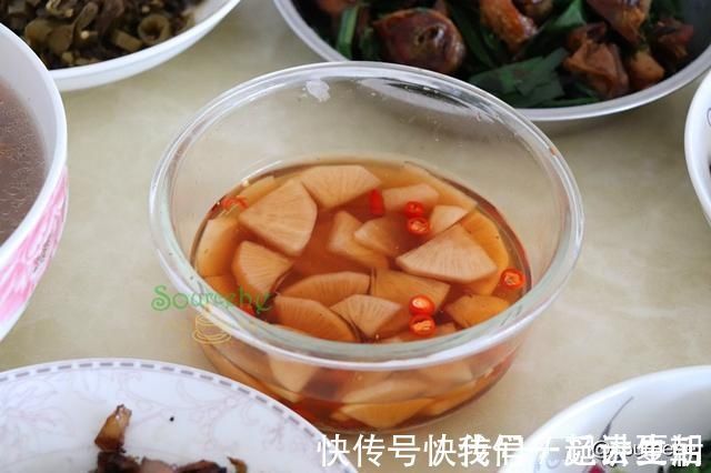 香菇|第一次回老公家过年，不串门不拜年，天天吃剩菜，亲妈劝我回家