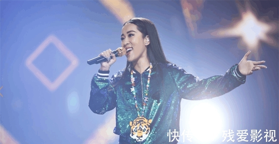 民族服裝|當年的幸運兒，如今坐在導(dǎo)師席位，她經(jīng)歷很多