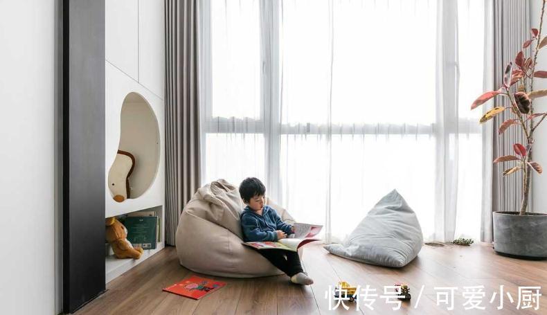 阳台|一家三口住,客厅不放沙发茶几,把阳台抬高,93㎡的家简约漂亮!