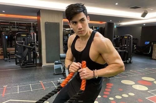 撩人|俊俏型男有一身漂亮肌肉,胸肌、腹肌、臂肌紧实,人鱼线性感撩人