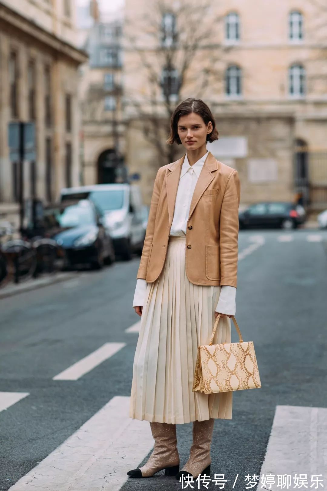 百褶裙|穿来穿去,还是衬衫+裙子最百搭时髦,一年四季都能让你美上天