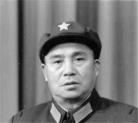 军长|全军激战中，副军长不指挥部队，却“带头冲锋”开路，然后结局如何？