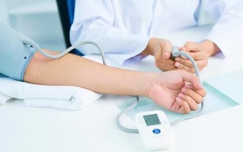 血管堵塞|血液黏稠的人，脸上会有4个表现，若没有，说明血管还不算太堵