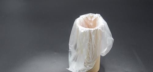 保鲜袋用完后的纸筒不要扔,原来放在家里特别实用,方法太赞了