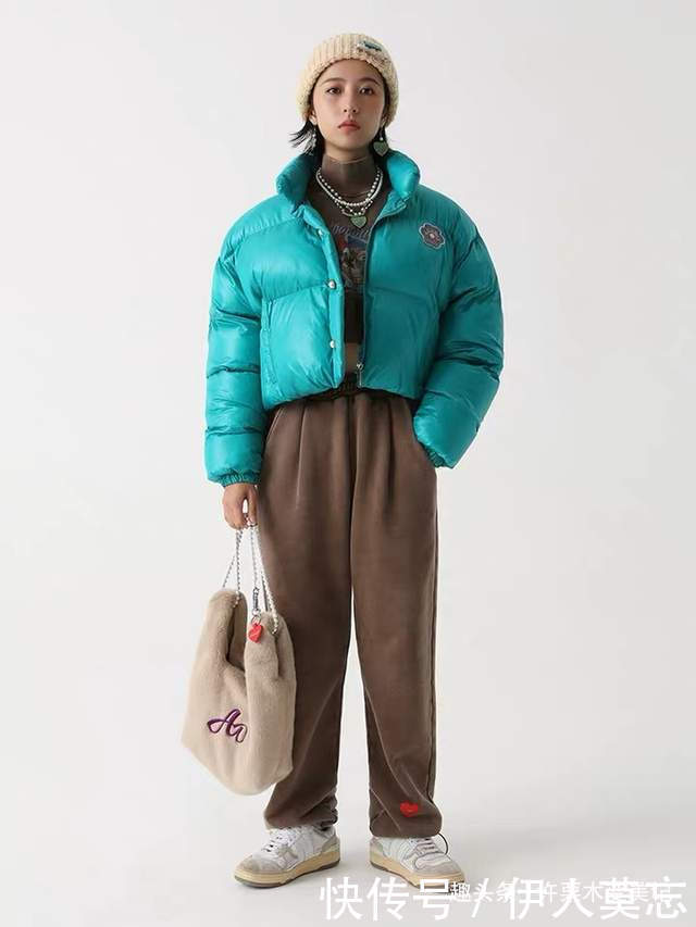 今冬穿羽绒服少配短靴,太土气建议选这4双鞋子,个性又时尚