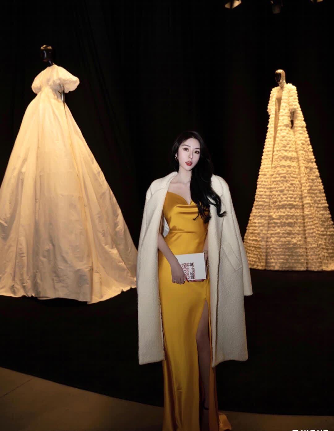 小姐姐|高定礼服穿在身, 小姐姐优雅迷人的气质一下子凸显出来了