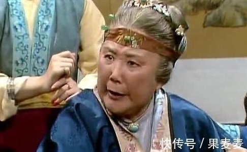 元宵节@贾母历来宽容,为何在元宵节公开拿袭人开刀?她在敲打另一个人