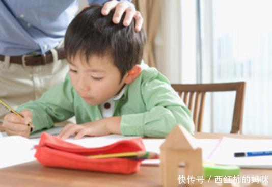 人际交往|“讨好型人格”侵蚀孩子的人生,若孩子出现3种情况,家长要重视