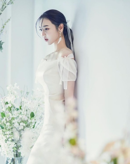 她是被称为"韩国第一美臀"的李燕花.你有没有被这撩人的身材吸引呢?