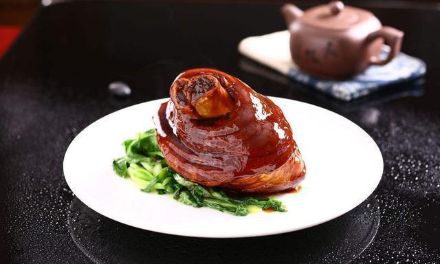 鲜香不腻的红烧肘子，家庭聚会必备硬菜