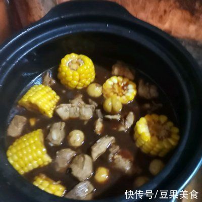 最常吃的家常菜，还属玉米排骨板栗烧最诱人