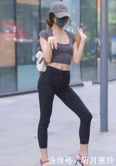 牛仔裤散发出休闲和优雅的味道,同时又不失优雅和大方