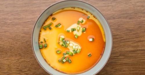 做鸡蛋羹时，水的比例最重要，牢记3个技巧，鸡蛋羹滑嫩爽口