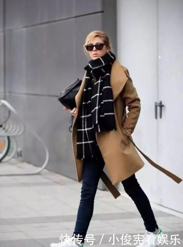 天冷了,分享3个优雅时髦的“围巾”搭配,温暖舒适显气质