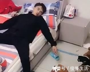 孩子|妈妈有事出门，爸爸在家照顾3胞胎，反被3胞胎“照顾”