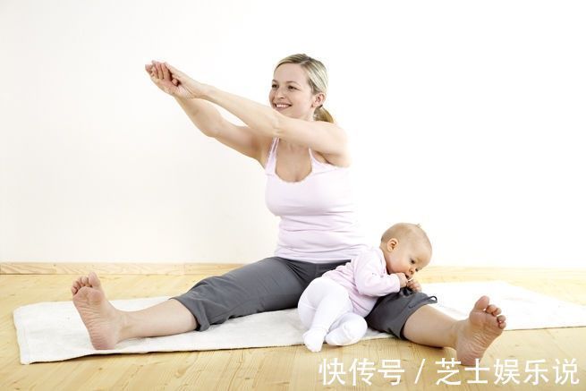 小琪|俩人是小学同学，一个18岁生娃一个38岁生娃，意外相遇差距着实大