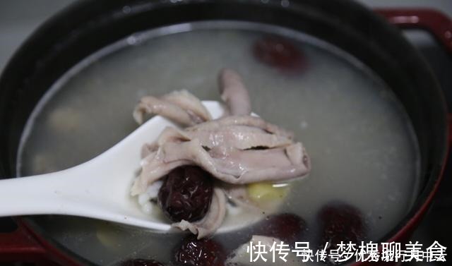 冬天，记得要多喝此汤，上锅煮一煮，气血双补，天冷要多喝它