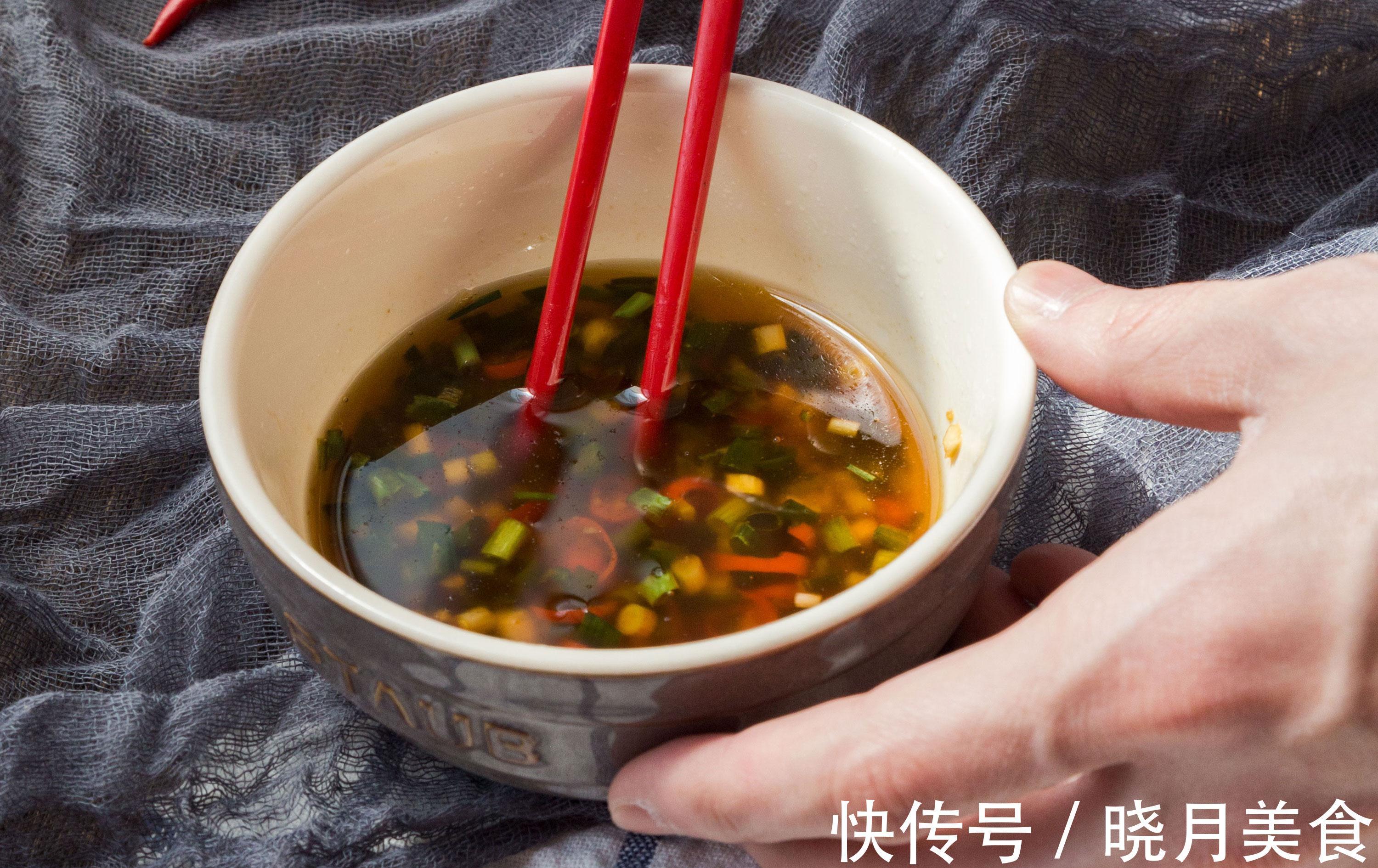 蒜蓉秋葵这样做下酒又下饭，爽口脆嫩，蒜香浓郁，太美味了