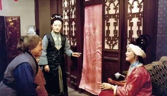 贾府&王熙凤在贾府一向嚣张跋扈,为何从不敢提自己父亲的名字?