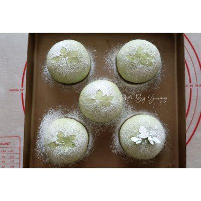 配着这盘菠菜小餐包，米饭可以吃三大碗