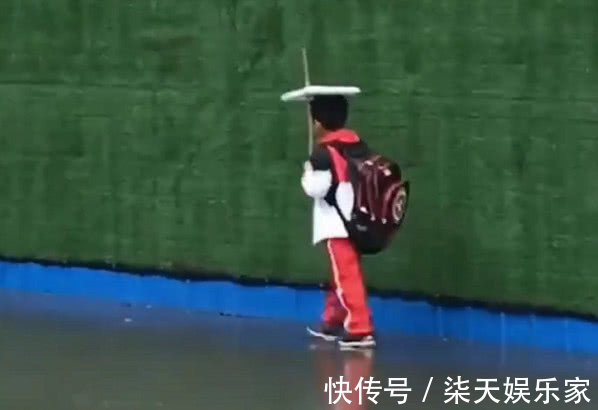 宝宝|“宁采臣宝宝”走红,淋不淋雨的无所谓,重要的是生活要有仪式感