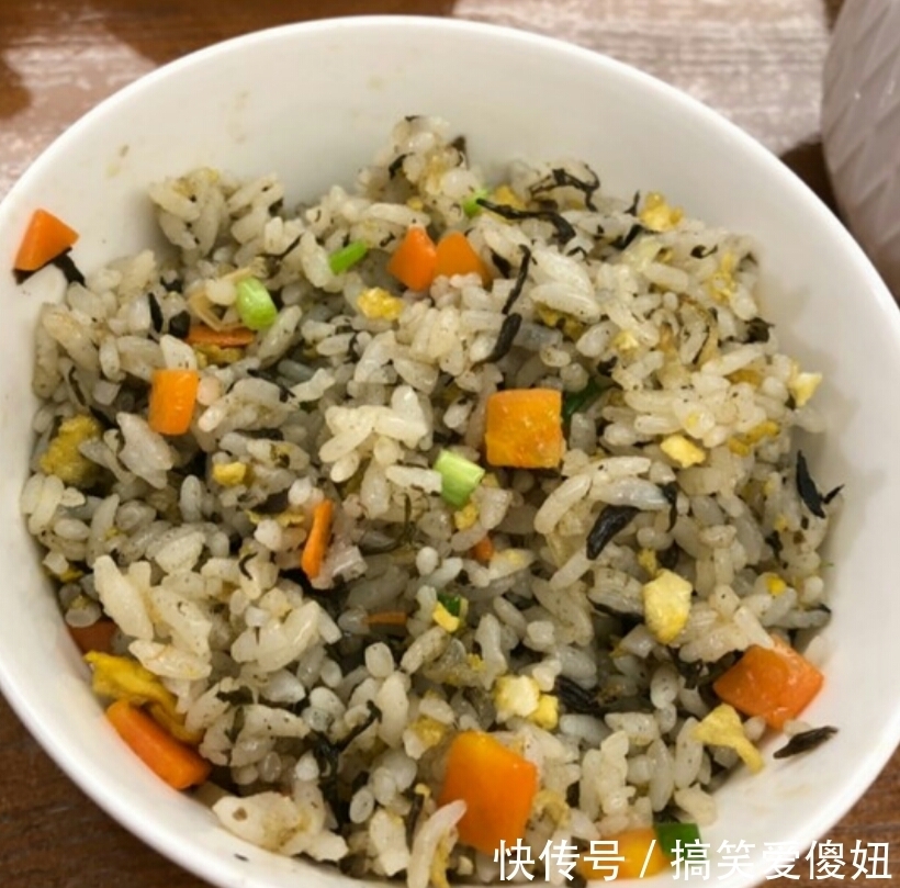 这道简单的懒人饭，可以健脾养胃，是营养价值极高的养生饭
