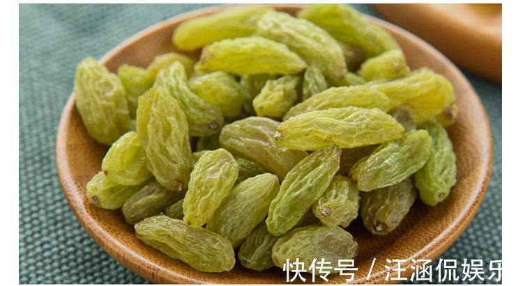 湿毒|葡萄干加“它”泡水,每天喝一杯,祛湿排毒,小肚腩悄悄“溜走”