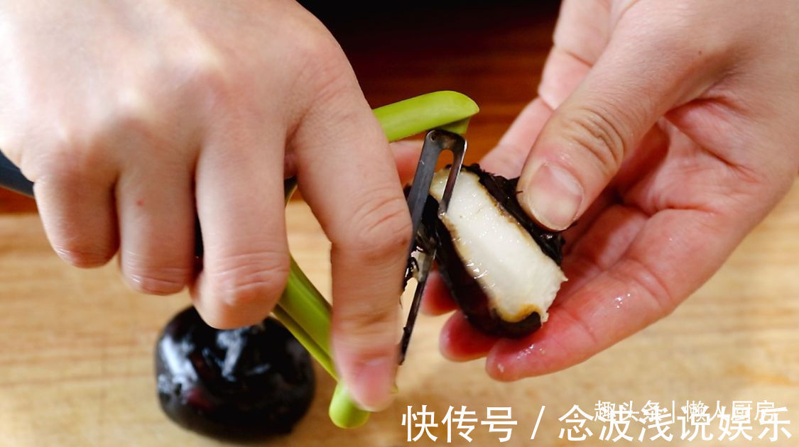 马蹄|这种马蹄糕卖3元多一斤，吃起来软软弹弹，里面脆脆的