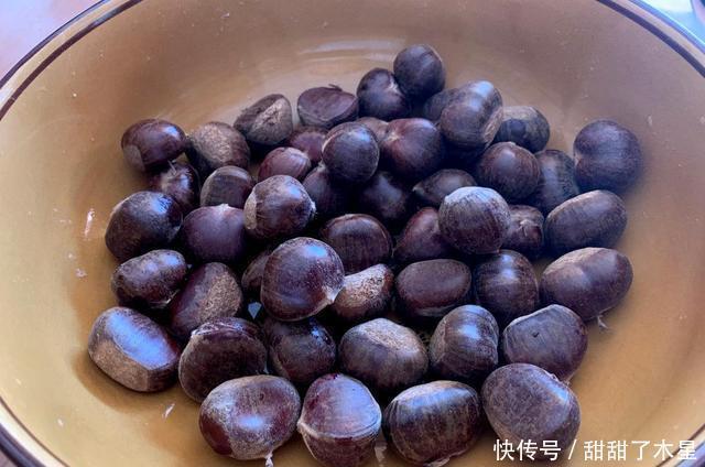 香甜|我家糖炒栗子从不买,有电饭锅就能做,1秒剥皮,香甜软糯超好吃
