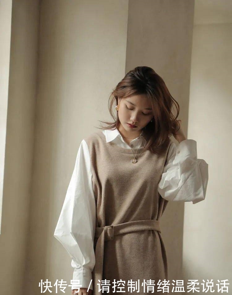 2021年第一套绝美气质穿搭:丝绒裙+毛衣!!!