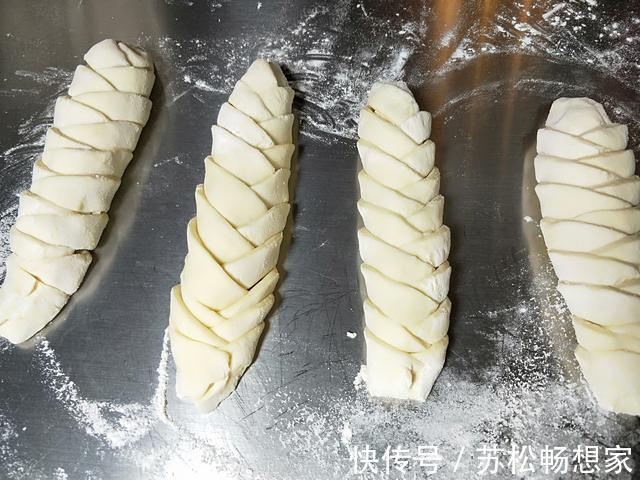 馒头变个花样，全家都爱吃，包一根火腿肠，步骤简单，好看又好吃