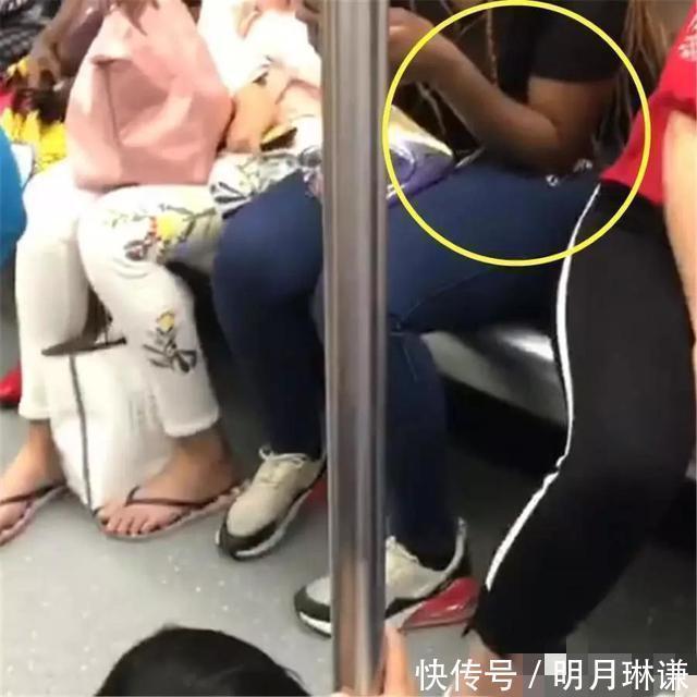 宝宝|地铁上,3岁宝宝盯着一个人看了20分钟,妈妈转头一看笑喷了